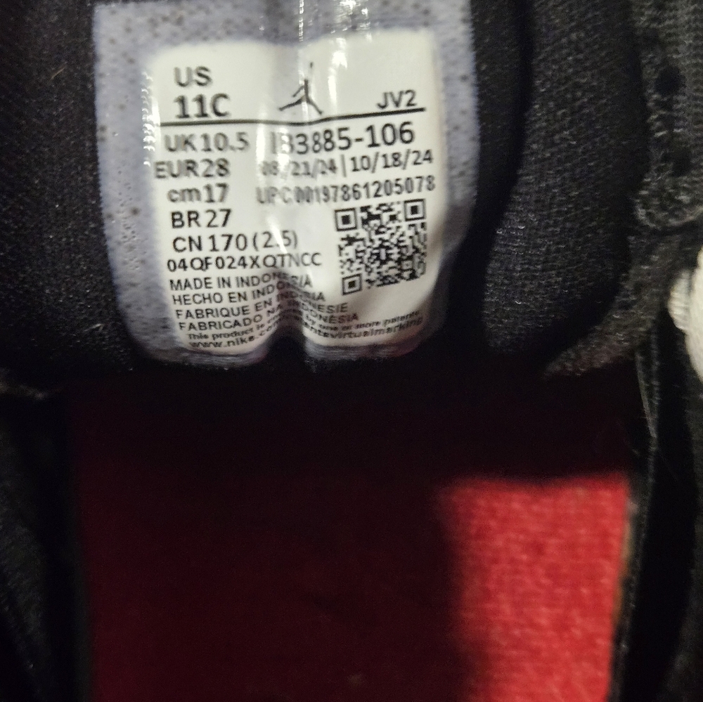 Kids Black and White Nike  Sneakers - Picture 11 of 13